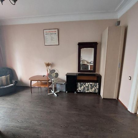 Alaska Fox Kyiv Room photo